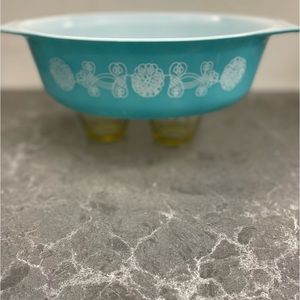 Pyrex promotional piece “Lace Medallion”. 2.5 qt oval casserole in aqua